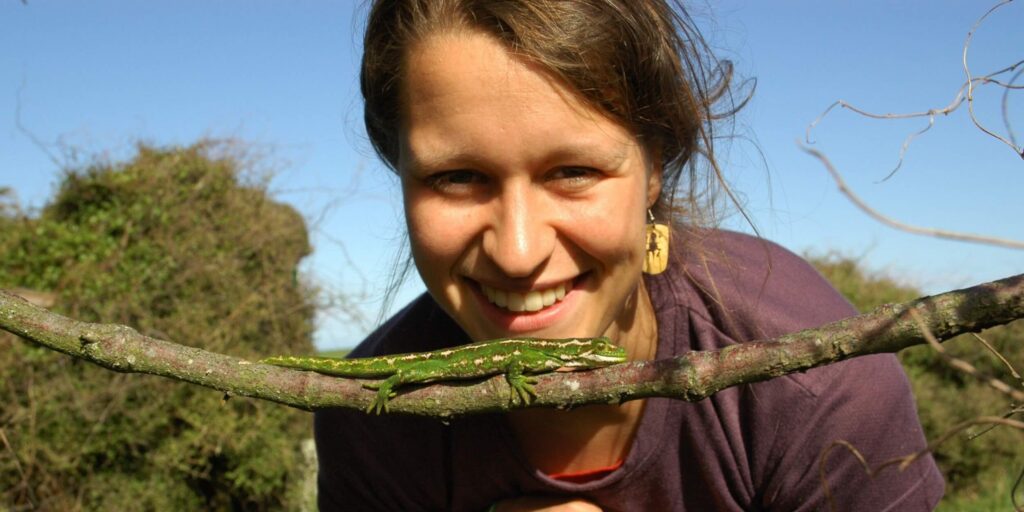 Rosi with a Gecko! © Rosi Neumann