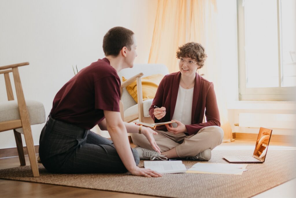 Hanna and Kristin from their start-up PhDpositive, sitting on the floor and developing the next peer group session.